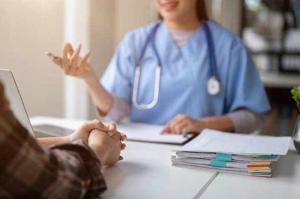Wann sollten Sie den Notarzt oder Bereitschaftsdienst rufen?