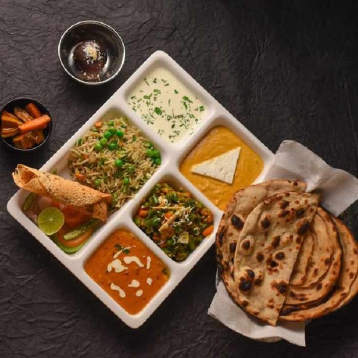 Tiffin Service vs. Home Cooking: The Ultimate Time-Saving Solution for Busy Professionals