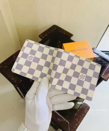 What is the Mont Blanc wallet first copy price in India?