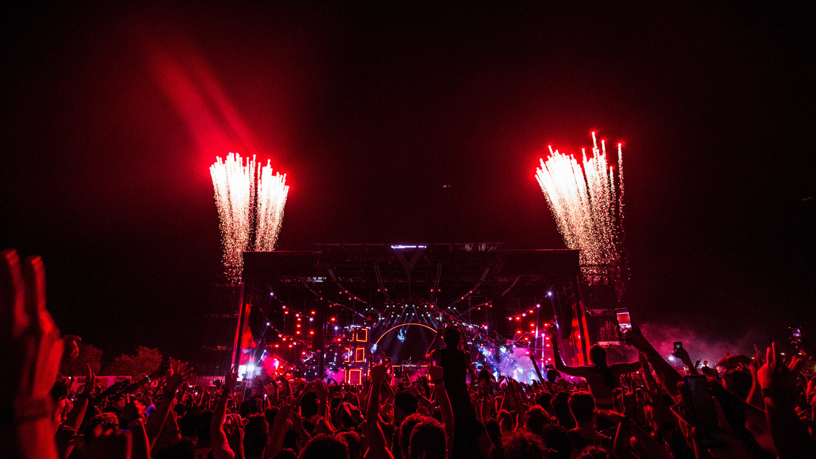 Top Features to Look for When Booking Movie Screen Hire in Melbourne