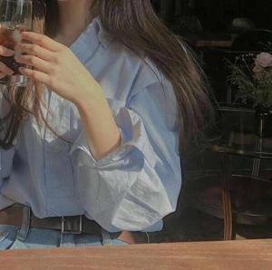 Lavy🌷 logo