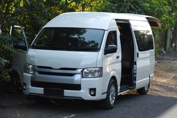 Melbourne Maxi Cab Services for Easy Group Travel