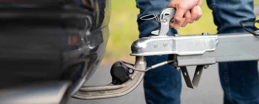 How to Choose the Right Enclosed Trailer Hitch for Your Trailer and Towing Vehicle
