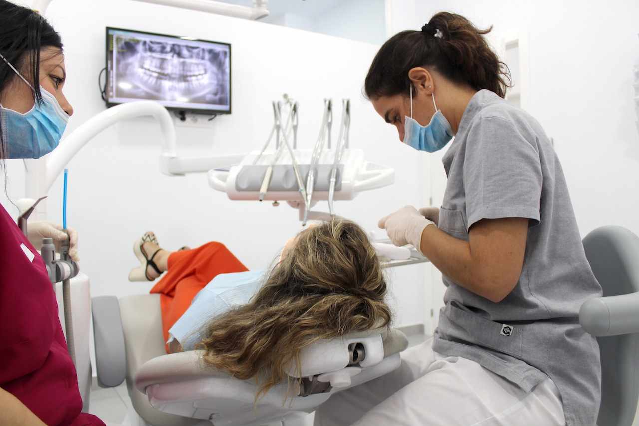Sonrisa Saludable: Tu Clínica Dental en Bollullos Par del Condado