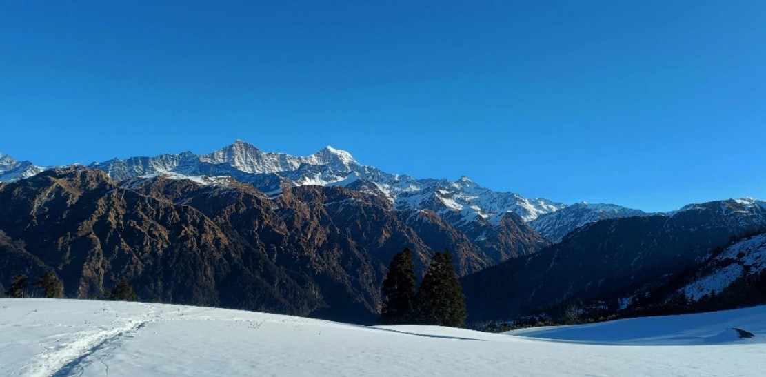 Gulabi Kantha Trek: Discover the Blush Meadows of the Garhwal Himalayas