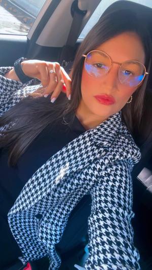 Crismalia Reynoso logo