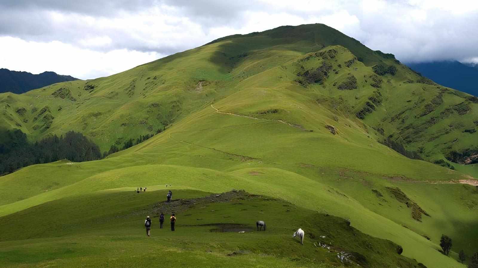 How to Reach Lohajung: Base Camp for Ali Bedni Bugyal