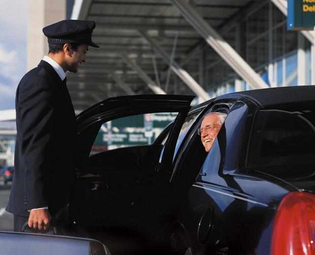 Premium Dulles Airport Limo Service for Luxurious Travel Experience