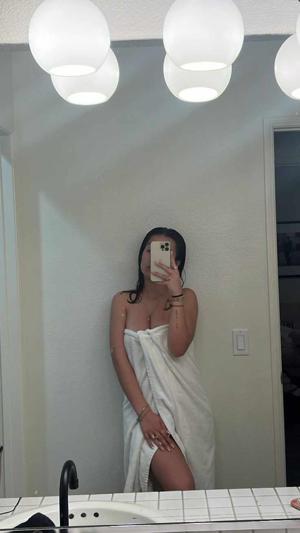 Riya ko chodda webseries ke liye  part -1 (contains 3 gifs)