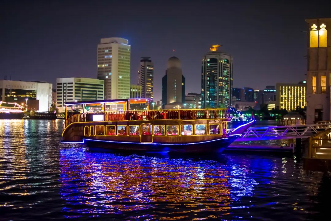 Dubai Canal Dhow Cruise With Dinner on a Traditional Dhow