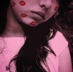 Suruti Mishra 💋 logo