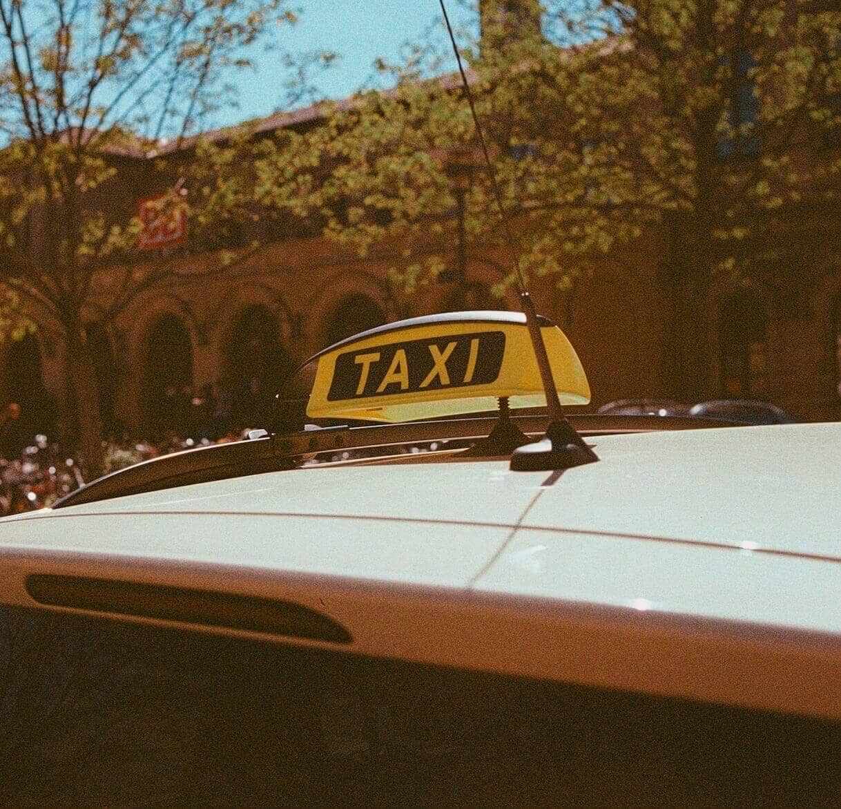 Reliable Taxi Service in Delhi for Outstation & Local Travel