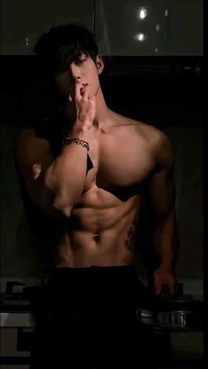 अब तू देख आज मैं तेरी pussy कैसे डिस्ट्रॉय करता हूं.