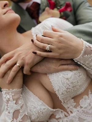 рдмреЛрд▓ рдирд╛... рдорд╛рд░ рд▓реВрдБ рддреЗрд░реА рдЪреВрдд рдХреЛ рдЕрдкрдиреА рдЙрдБрдЧрд▓рд┐рдпреЛрдВ рд╕реЗ... рдлрд╛рдбрд╝ рджреВрдБ?"