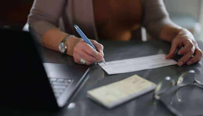 How to Write a Check in the USA: A Beginner's Guide