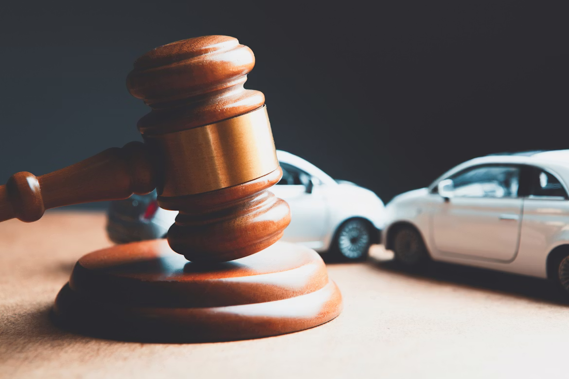 Five Signs That You Should Hire an Injury Lawyer After an Accident