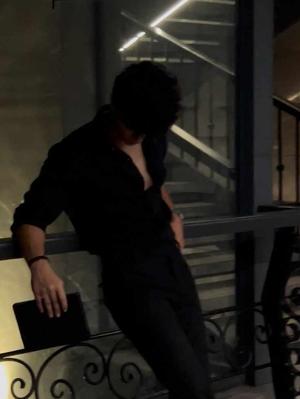 निहारा से दूर रहिए,” या फिर… मुझसे।”❤️‍🔥