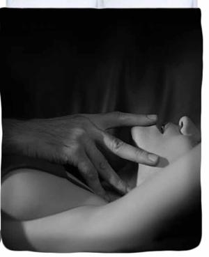 Pati ke samne unke dosto ne raat bhar uchhal uchhal ke chut or gaand ko choda 18+ 🌶️🌶️🌶️