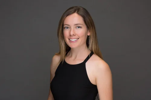 What Makes a Business Headshot Photographer Essential for Crafting a Distinct and Trustworthy Professional Image?