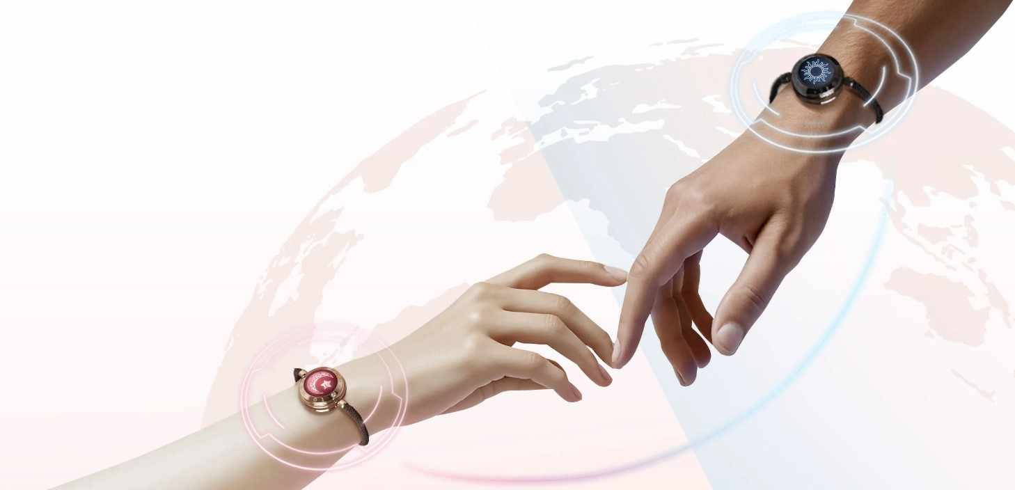 Black Friday Season 2025: Why Smart Jewelry Is the Perfect Gift for Long-Distance Relationships