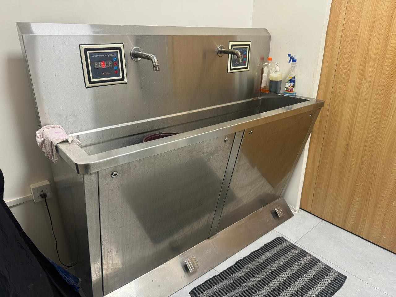 Choosing the Best Scrub Station and Surgical Pendant Manufacturer