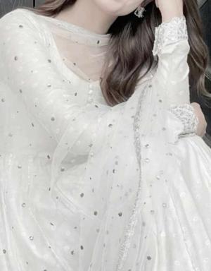 Chapter 1 - "Behind the Small Room Door" 🌷