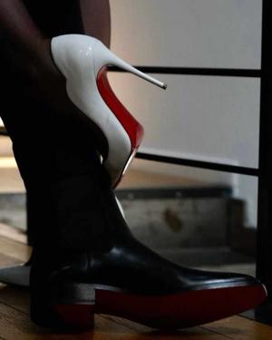 INTRODUCTION TO '𝐓𝐇𝐄 𝐒𝐈𝐋𝐄𝐍𝐓 𝐃𝐄𝐕𝐎𝐓𝐈𝐎𝐍.'