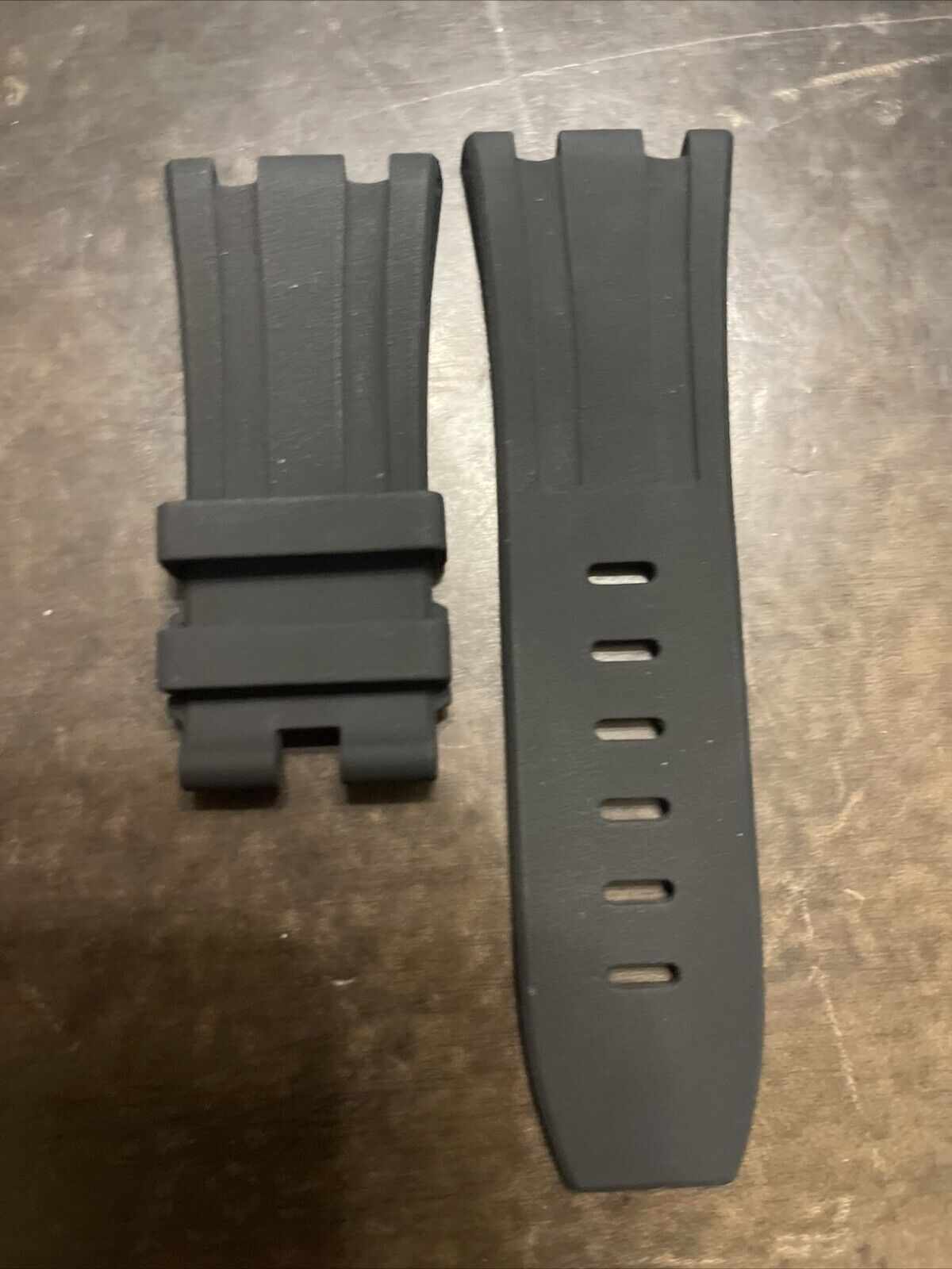 Premium AP Rubber Watch Strap for Modern Sports Watch Styling