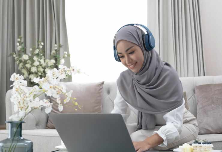 What High-Performing University Students Know About Online Academic Support