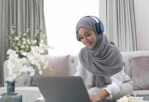 What High-Performing University Students Know About Online Academic Support