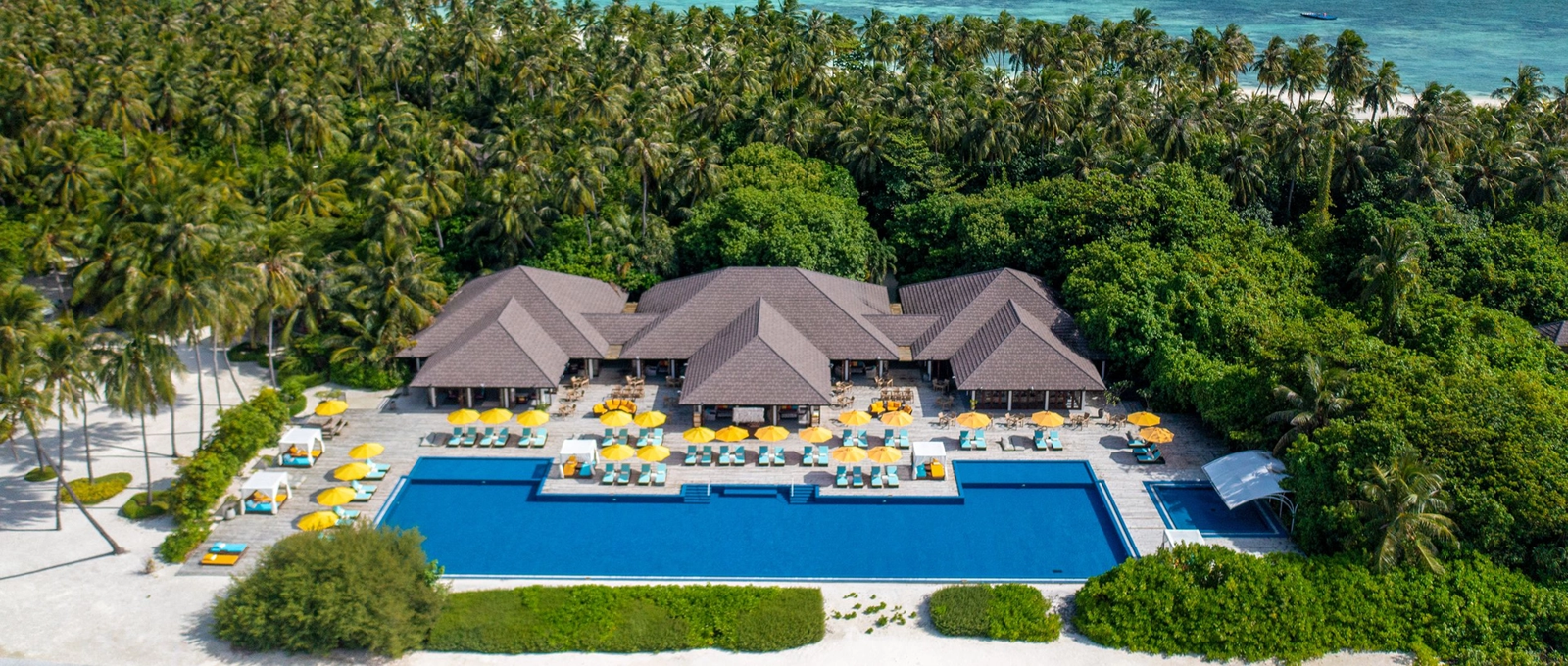 Luxury Poolside Bars in Maldives Resorts You Can’t Miss