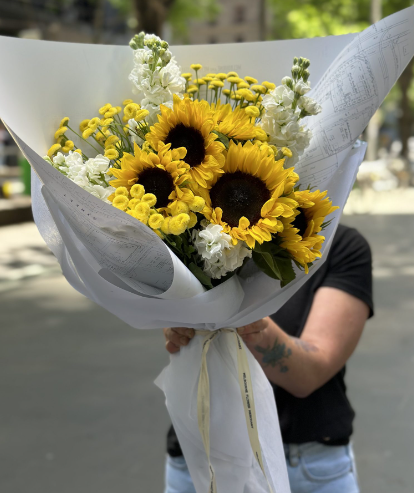 Celebrate the Season with Style: Your Guide to Christmas Flowers in Melbourne