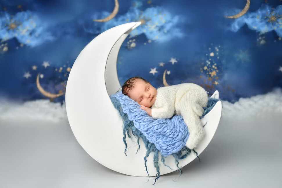 Newborn Session Checklist: What to Bring to the Studio