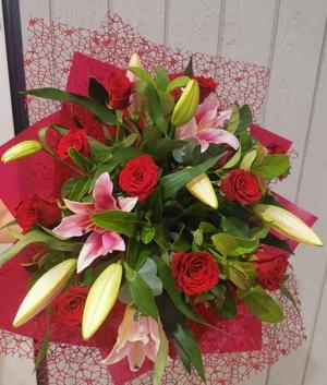 Thoughtful Floristry for Meaningful Everyday Moments