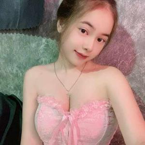 Nhi Phạm (Bee) logo