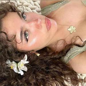 𝐀𝐔𝐓𝐇𝐎𝐑 𝐏𝐎𝐎 🫧 logo