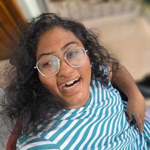 Vinita Bicholkar logo