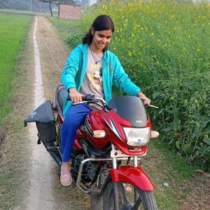 Riya Yadav logo