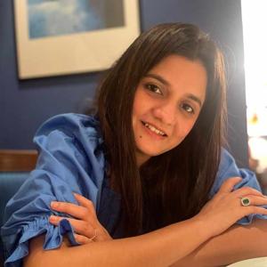 Riddhi Doshi Sheth logo