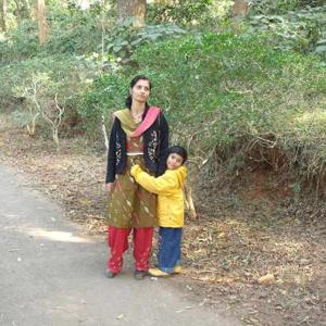 Shreya Raj logo