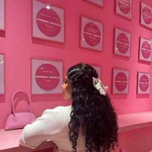 Suhana Khan logo