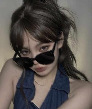 E L E N A ❤️‍🩹 logo