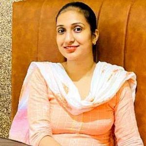 Reetu Chaudhary logo