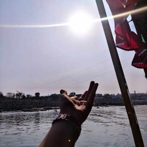 Devanshi Agrawal logo