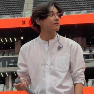 I'm Taehyung's tata mic logo