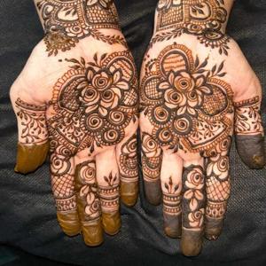 Tahseen Henna logo