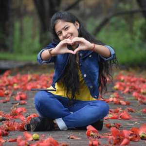 Shivani Sugandha logo