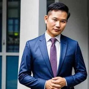 CEO Louis Trần logo