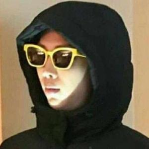 Joonie_ MAKRI_man logo