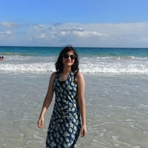 Simran Lakhotia logo